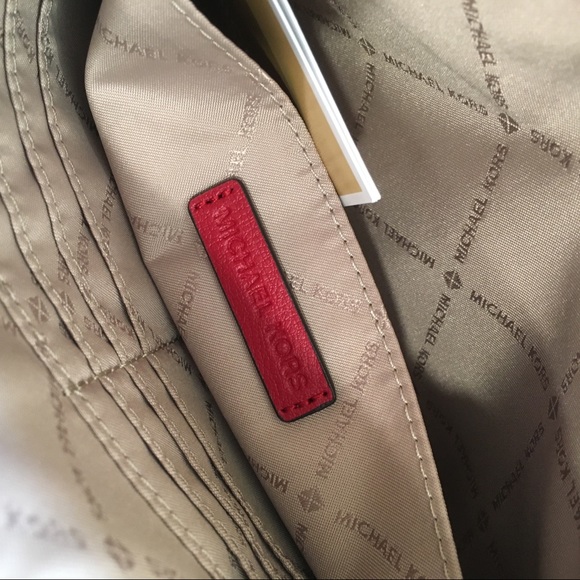 Last one ✨Michael Kors Ellis XL wristlet - Picture 5 of 6